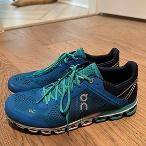 On cloud cloudflow sneakers